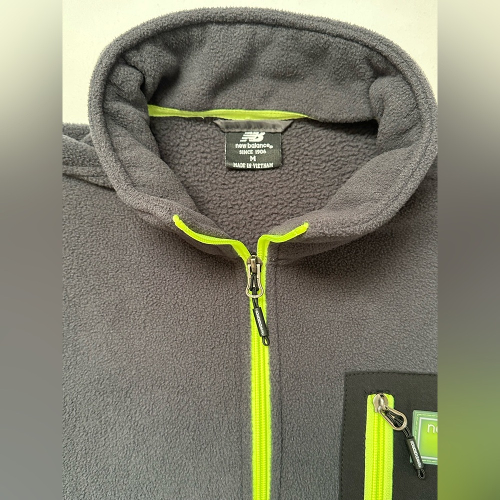 EUC New Balance Jacket Windbreaker Size M Charcoal Fleece with Neon Highlights - Picture 4 of 9